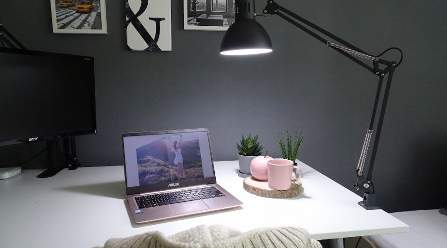 Das richtige Licht Im Homeoffice kann vitalisieren