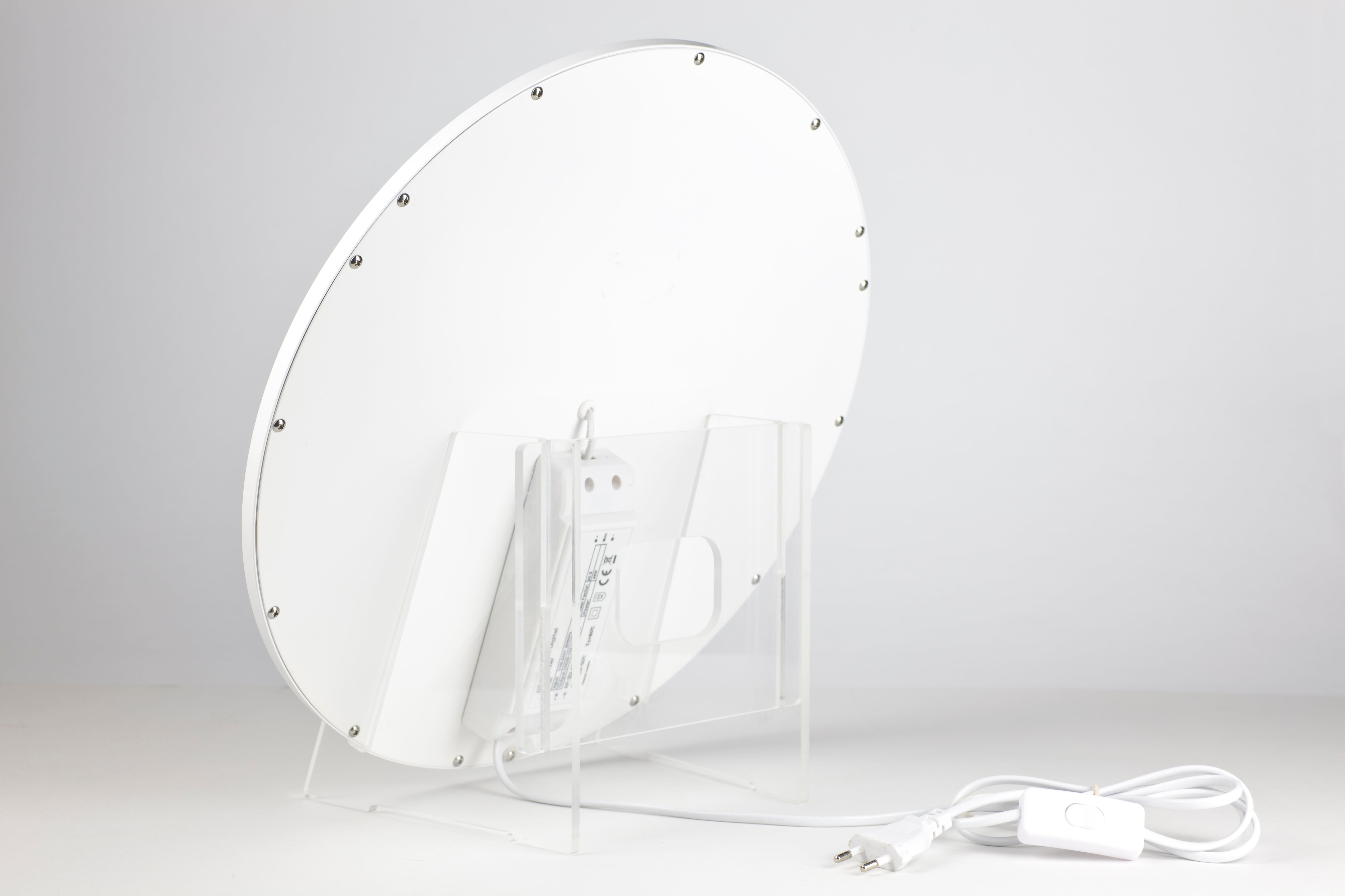 LENA von der Rückseite