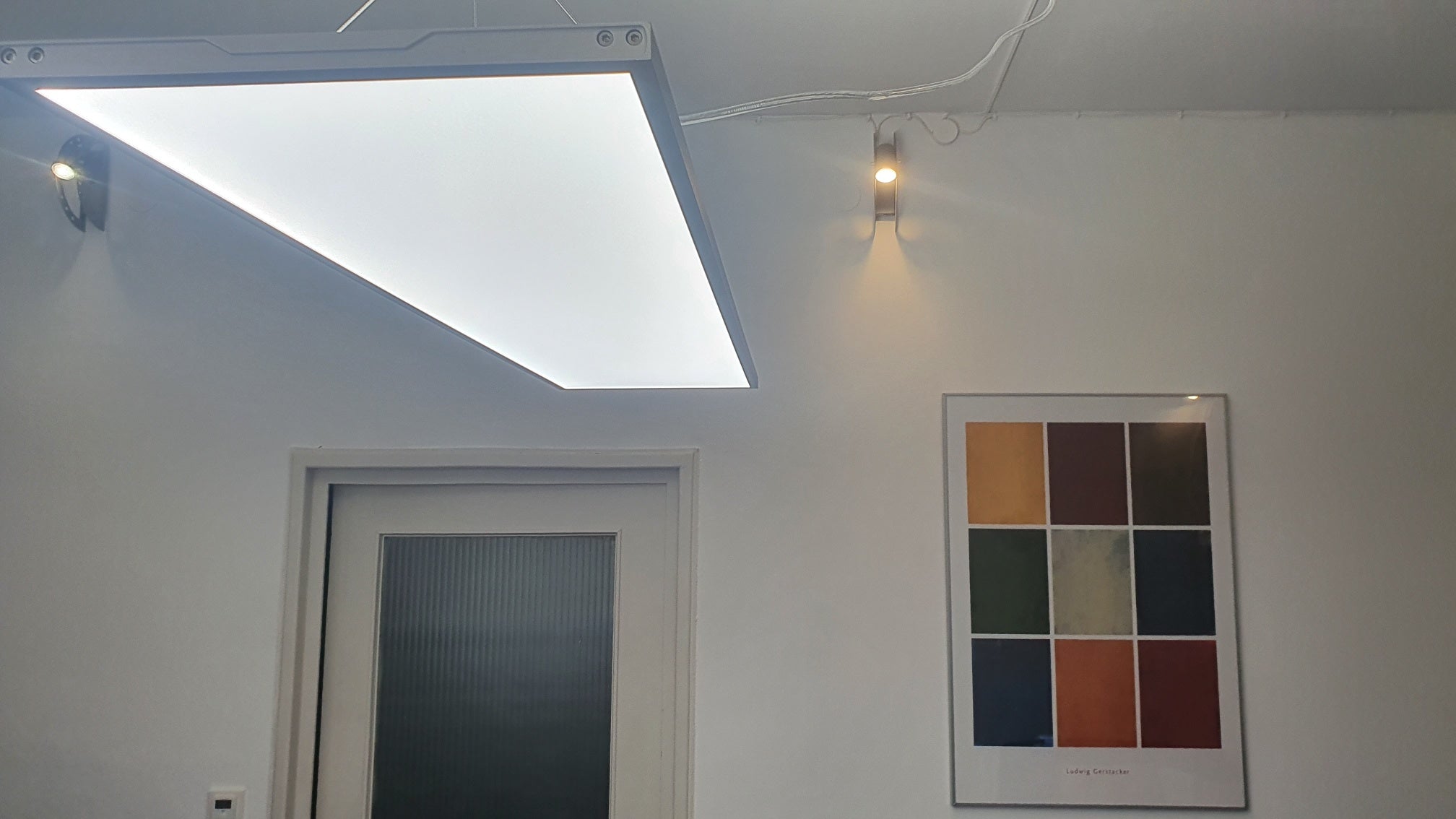 Abgehängtes LED-Panel mit direktem/indirektem Vollspektrumlicht