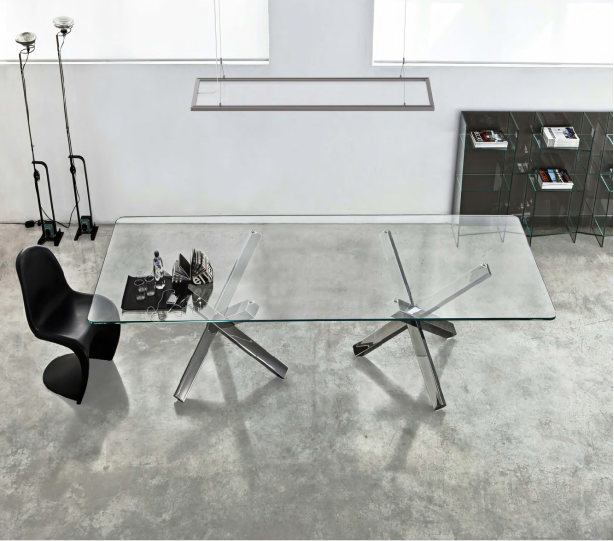 LED Panel über einen Glastisch installiert