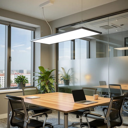 LE-Panel mit direkter und indirekterLichtverteilung im Büro