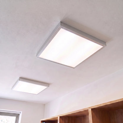 LED-Panel 62x62cm mit Anbaurahmen an der Decke montiert