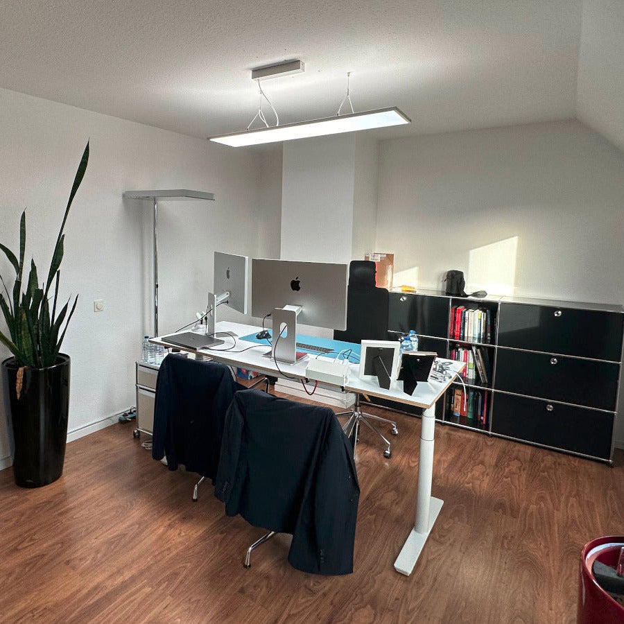 Abgehängtes LED-Panel mit direktem/indirektem Vollspektrumlicht im Büro